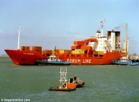 FUA KAVENGA, tugs WAIPAPA and WAKA KUME in Auckland, 2001