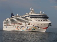Norwegian_Star_leaving_Tallinn_19_May_2013.JPG