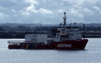 Gondwana_greenpeace_ship.jpg