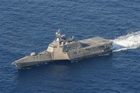 Coronado_(LCS-4)_underway_in_April_2014.JPG