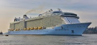 Anthem_of_the_Seas_-_Cruise_Ship_in_Hamburg_(16720740030).jpg