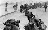 d-day-british-troops landing.jpg