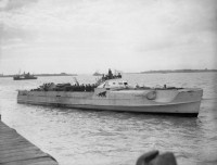 German_E-Boat_S_204_surrenders_at_Felixstowe_on_13_May_1945 (2).jpg