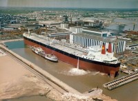 Batillus_tanker_in_Saint-Nazaire.jpg