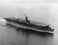 Princeton_(CVL-23)_underway_in_Puget_Sound_on_3_January_1944_(NH_95651).jpg