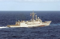 Samuel_B._Roberts_(FFG_58)_navigates_in_the_Caribbean_Sea_during_an_exercise.jpg