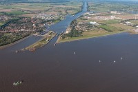 LOCKS AT BRUNSBUTTEL IN KIEL CANAL.jpg