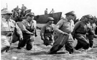 McArthur landing at Palo, Leyte on 20 October 1944.jpg