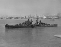 Oakland_(CL-95)_USS-in_San_Francisco_Bay_on_2_August_1943_(NH_98442) (2).jpg