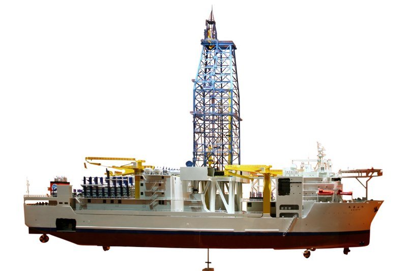 Chikyu_(drilling_ship)_Model (2).jpg