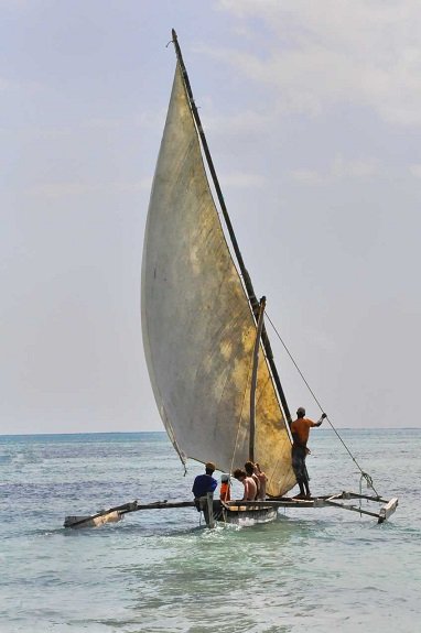 Ngalawa,_Zanzibar_(8022775031).jpg