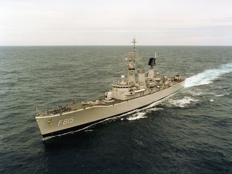 Evertsen (F815) (2).jpg