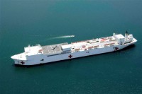 090411-A-1786S-088_-_USNS_Comfort_%28T-AH-20%29_in_Hati.jpg
