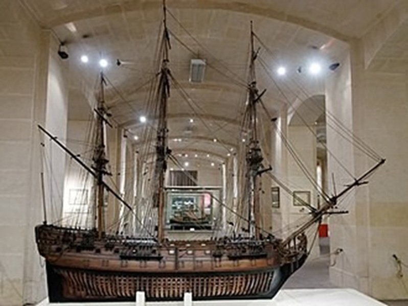 Maltese coral line model, near «San-Giorgio», in the Muslim Museum of Malta..jpg