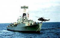 27_taking_the_tow_to_HMS_Eskimo_Sept_1975.jpg