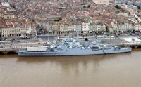 Croiseur_Colbert_dans_le_port_de_Bordeaux.jpg