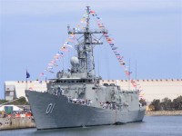 HMAS_Adelaide_FFG01_front_port.jpg