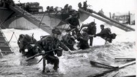 allied-troops-land-at-normandy-on-june-6-1944-810774788.jpg