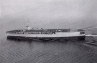 Japanese_aircraft_carrier_H%C5%8Dsh%C5%8D_Tokyo_Bay.jpg